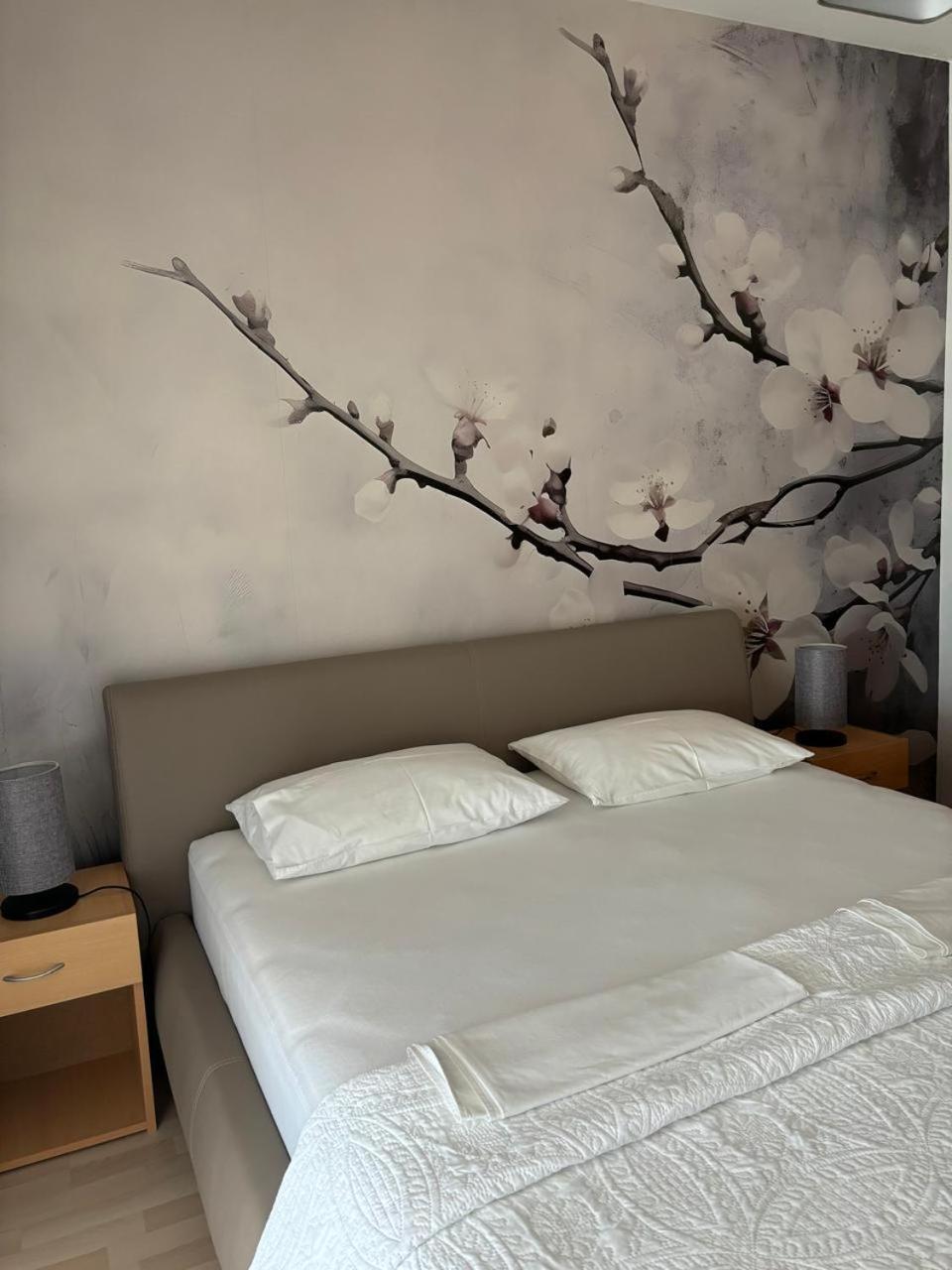 Apartments Knezevic Ulcinj Esterno foto